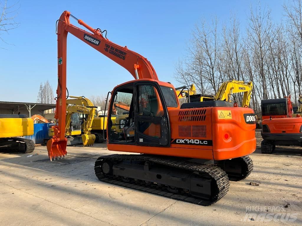 Doosan DX140 小型挖掘机