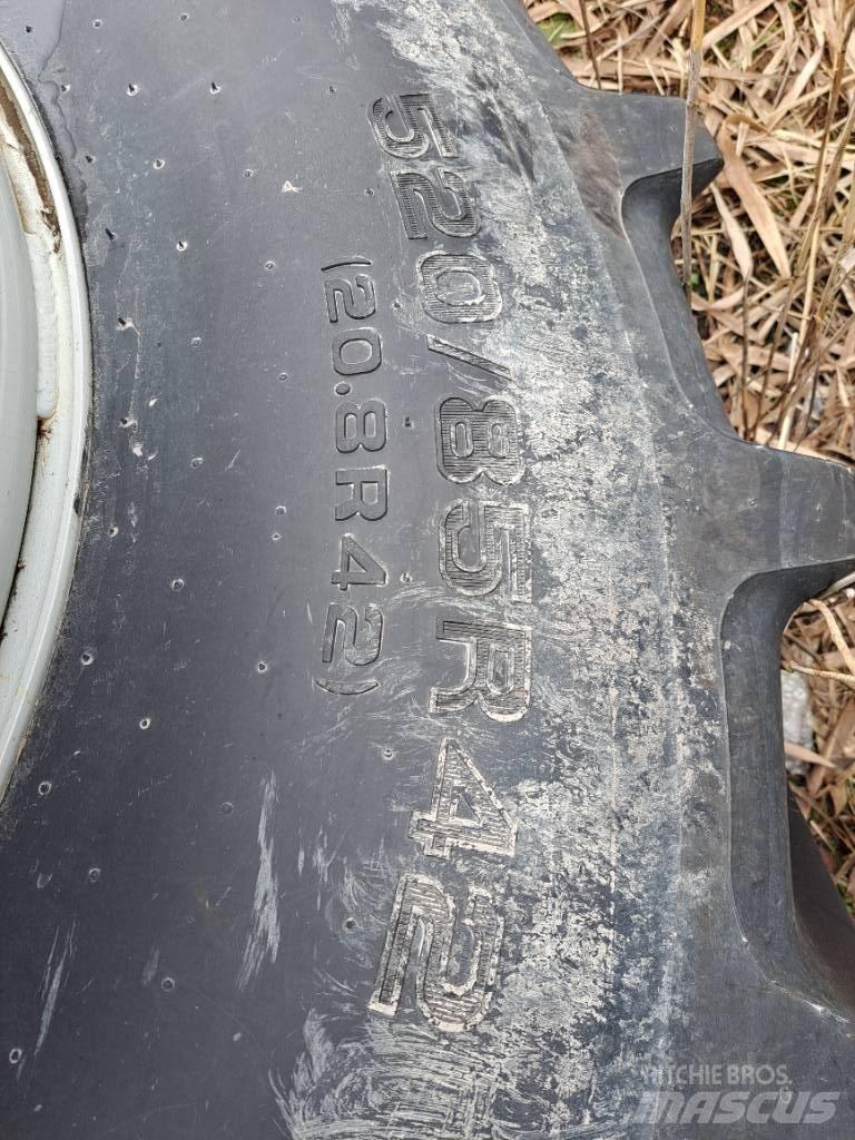  Paripyörät 520/85R42 轮胎、车轮、轮圈