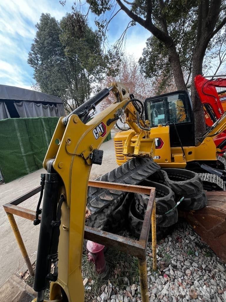 CAT 302 CR 小型挖掘机
