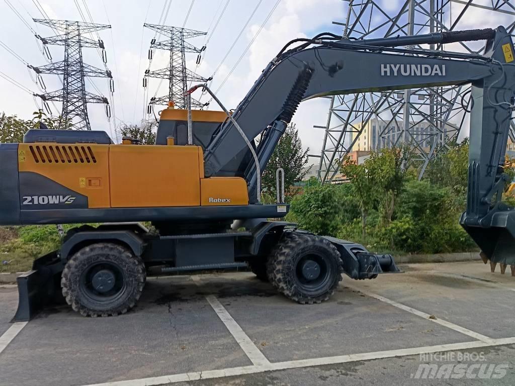 Hyundai R210W 轮式挖掘机