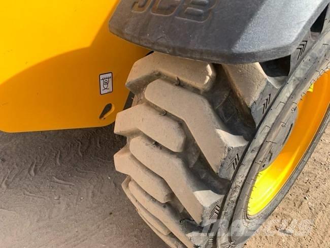 JCB 525-60 伸缩臂叉装车|叉装车