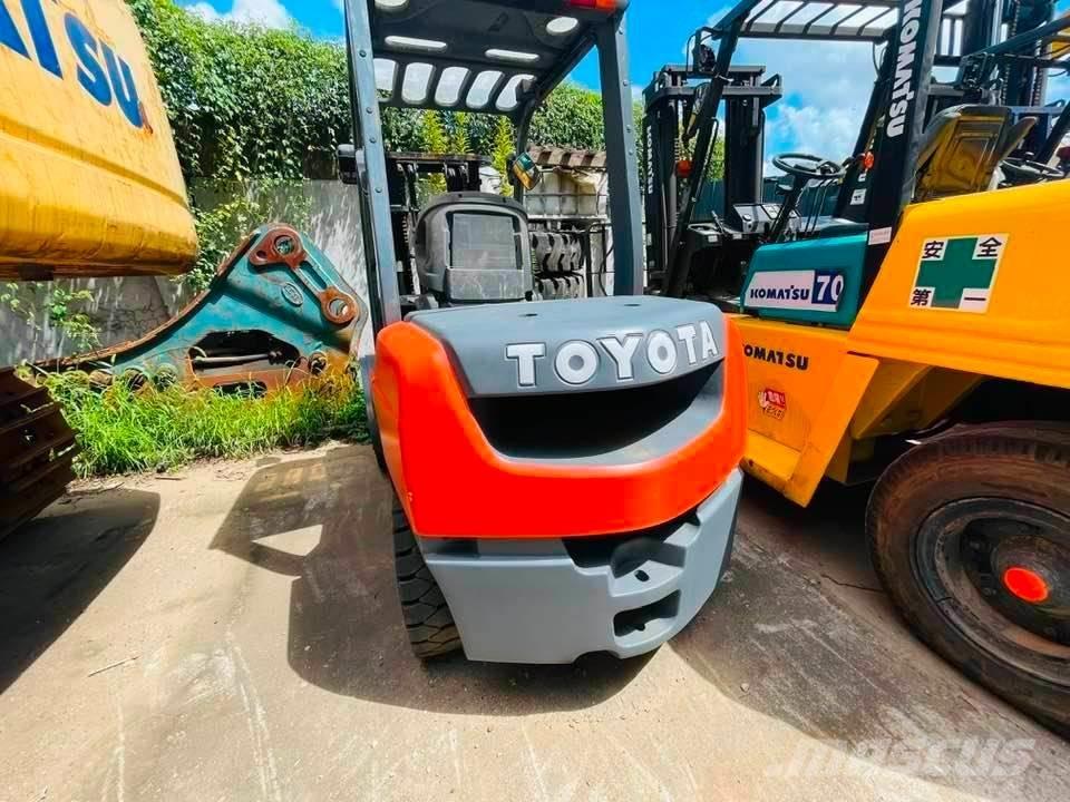 Toyota FB30-7 电动叉车