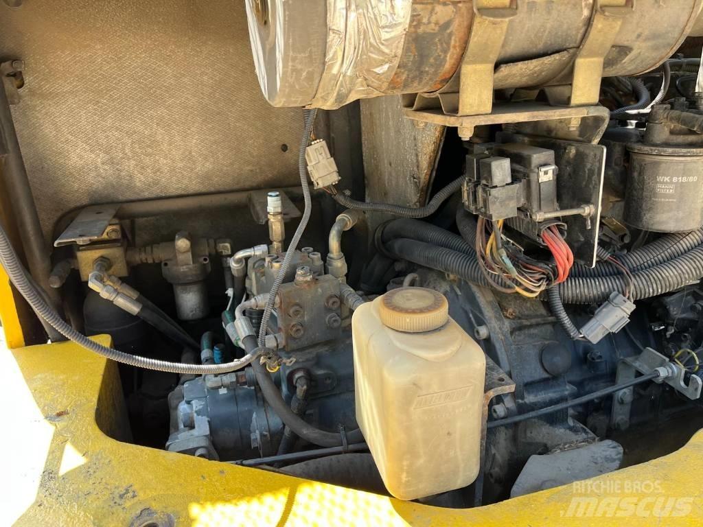 Komatsu PW 75 R 轮式挖掘机