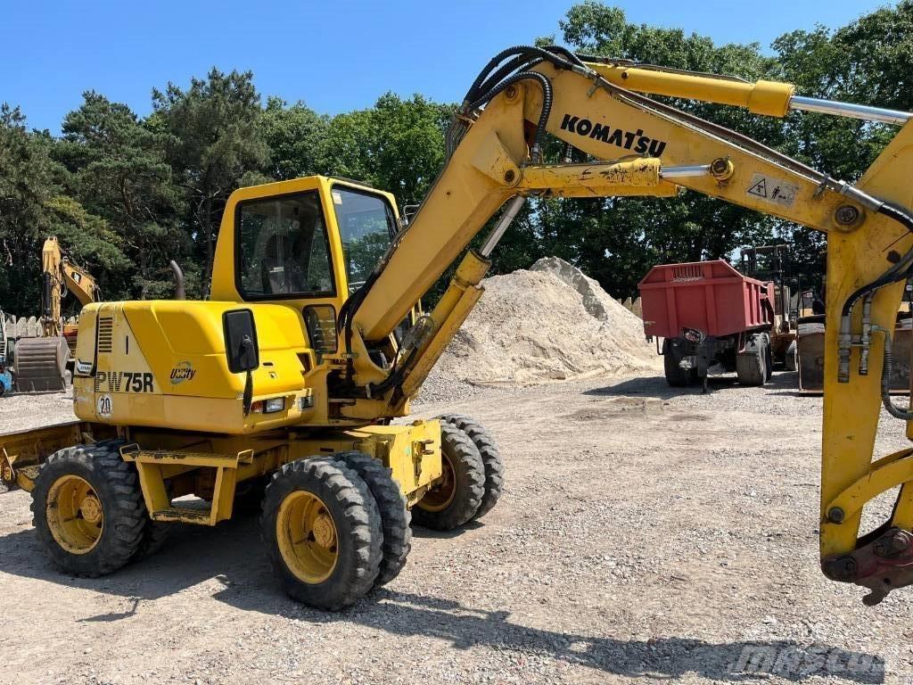 Komatsu PW 75 R 轮式挖掘机