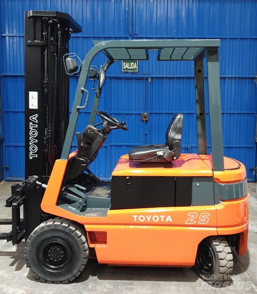 Toyota FBM 25 电动叉车
