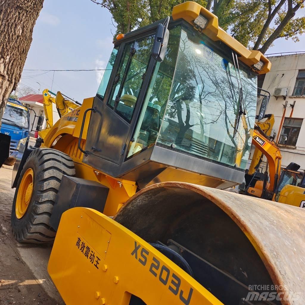 XCMG XS 202 J 单轮压路机