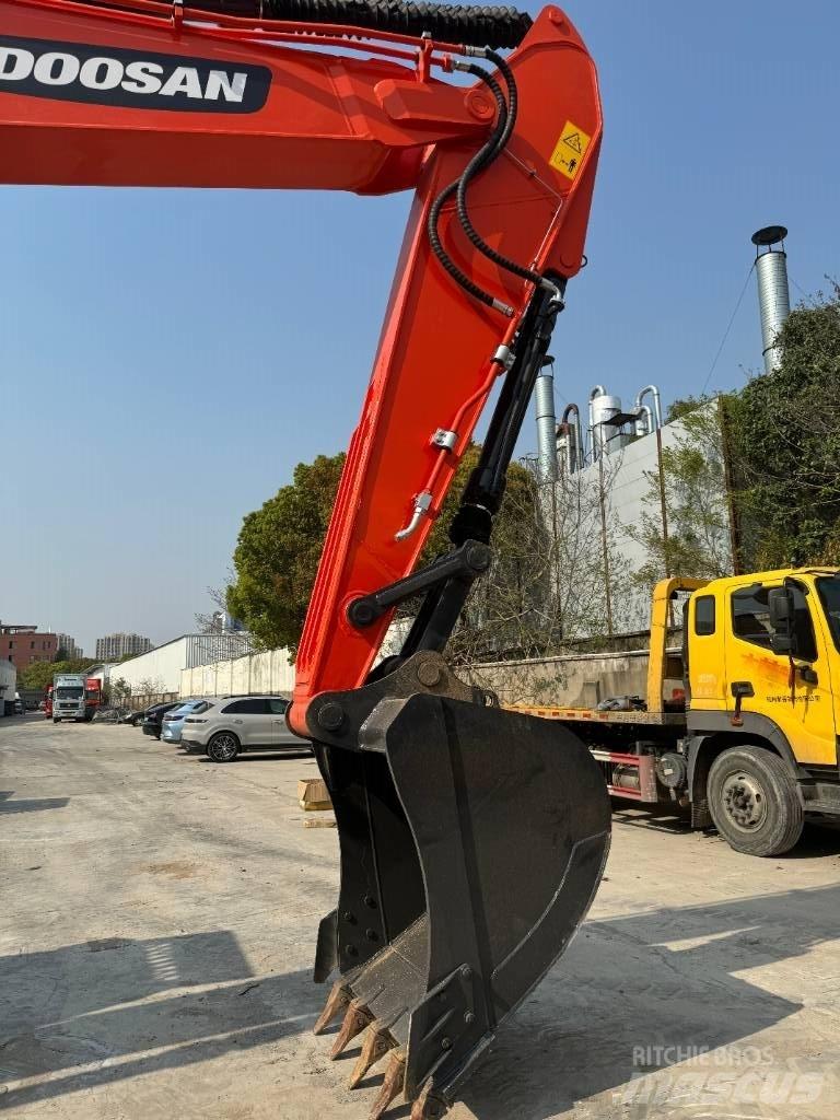 Doosan DX 225 LC 履带挖掘机