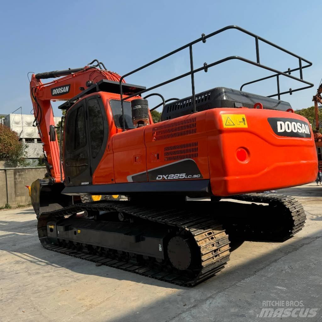 Doosan DX 225 LC 履带挖掘机