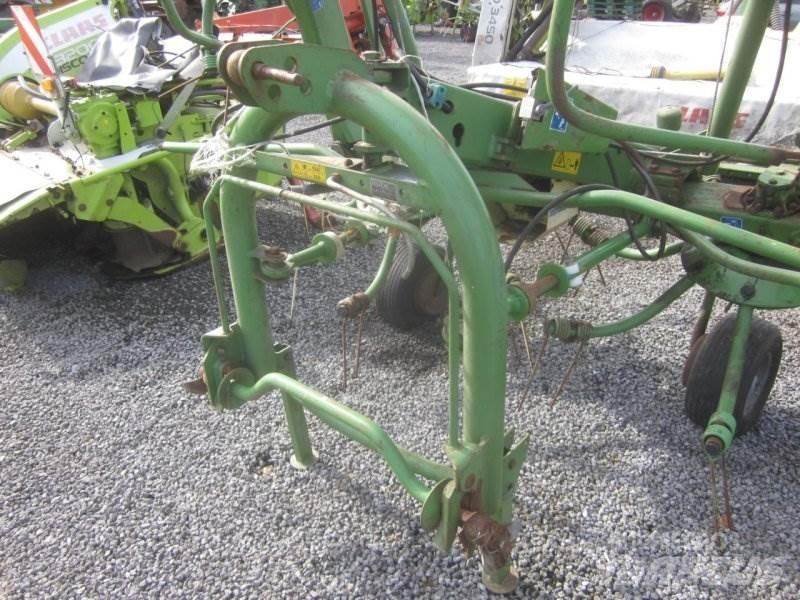 Krone KW 7.70 6x7 犁耙和摊草机