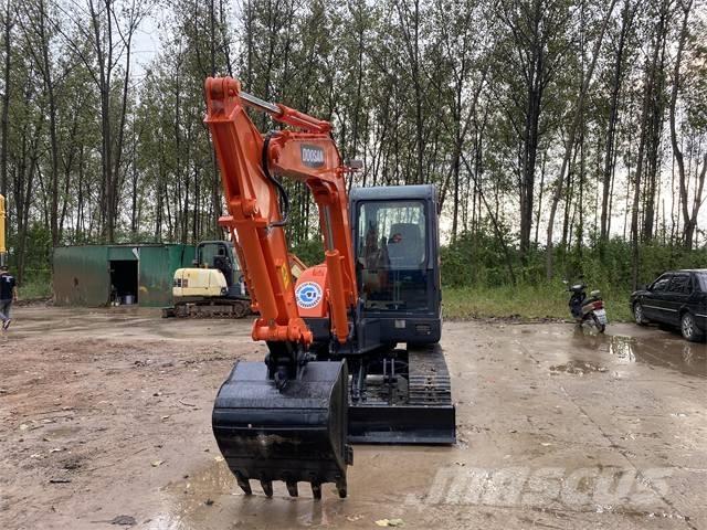 Doosan DH 140 轮式挖掘机