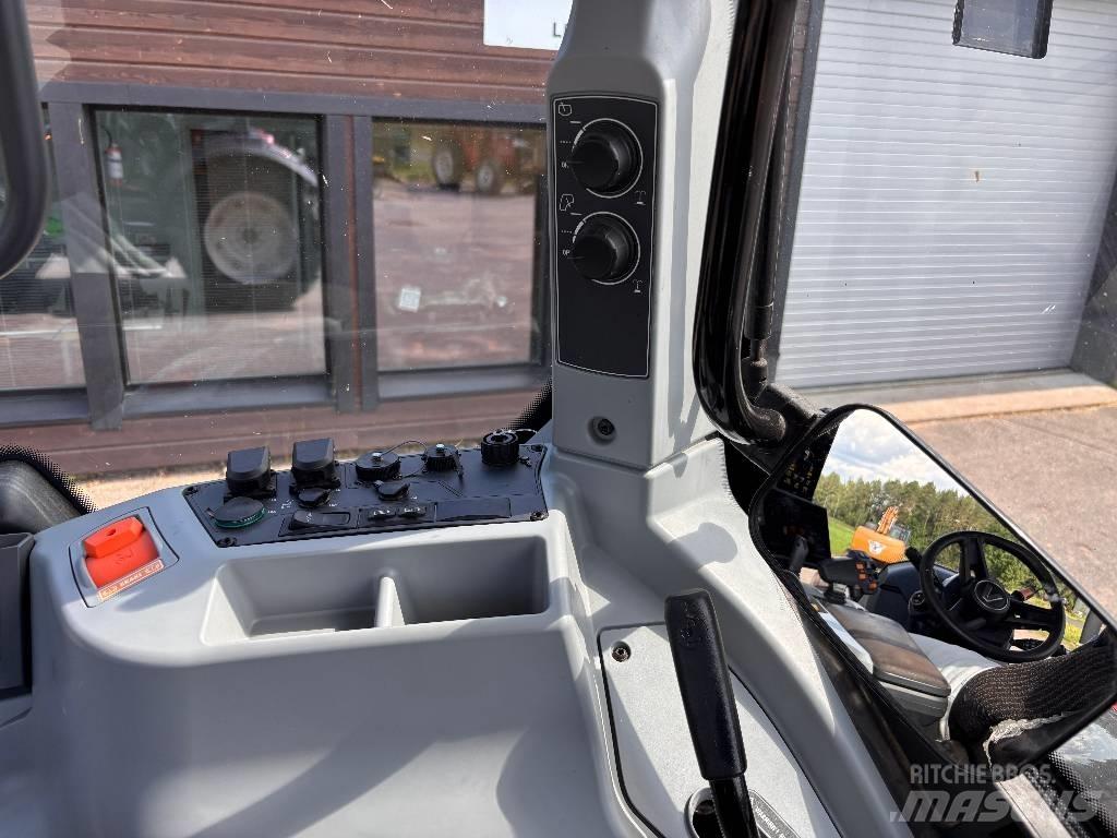 Valtra T 215 Versu 拖拉机/农用车