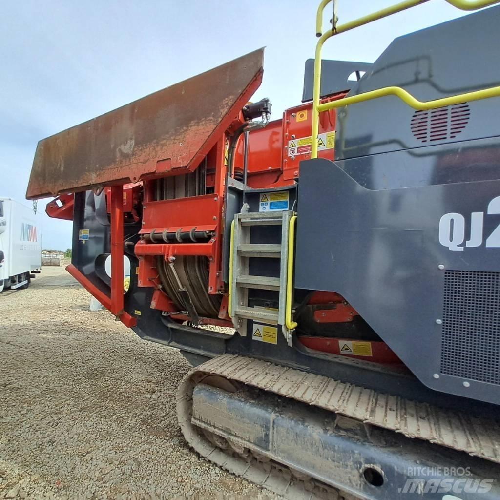 Sandvik QJ241 移动式破碎机
