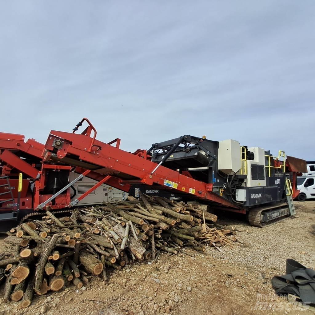 Sandvik QJ241 移动式破碎机