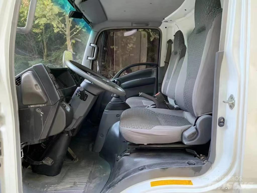Isuzu ELF 市政车