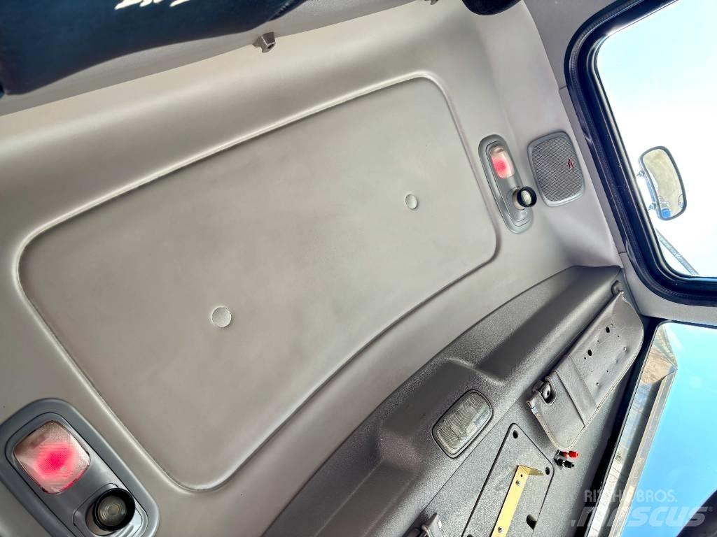 Peterbilt 388 牵引车