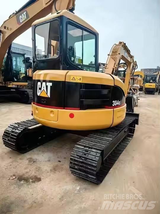CAT 304 CR 小型挖掘机