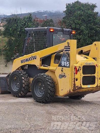 Komatsu SK815 小型装载机