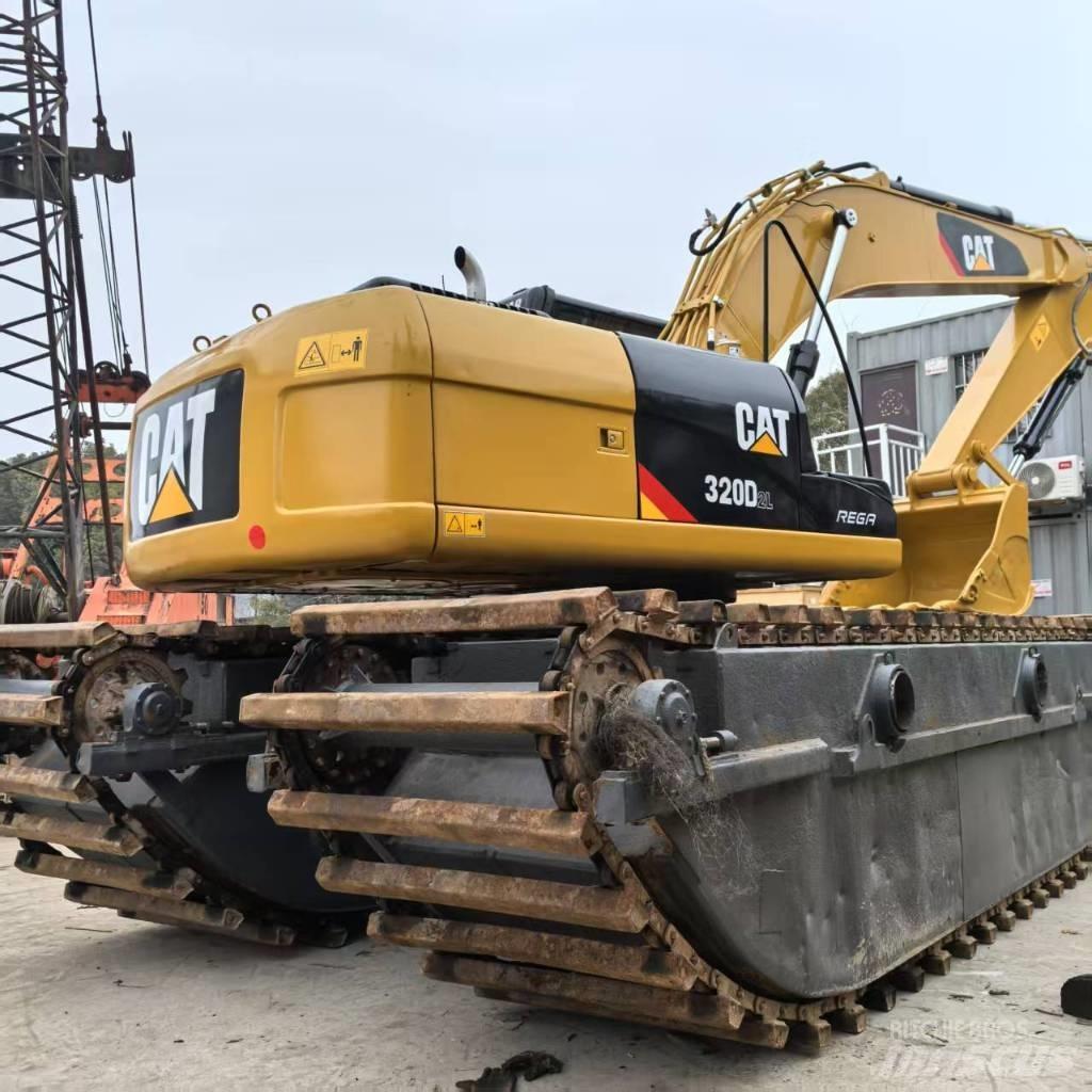 CAT 320 D 水陆两栖挖掘机