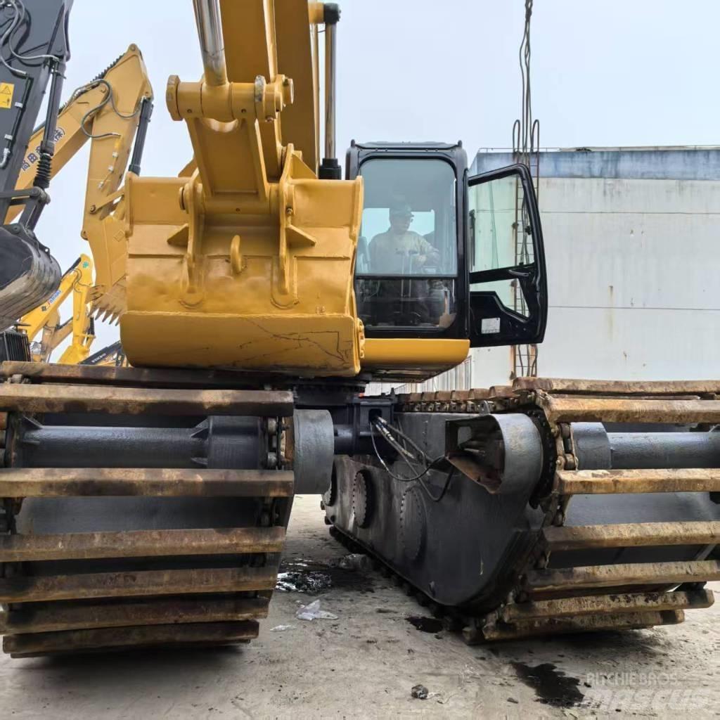 CAT 320 D 水陆两栖挖掘机