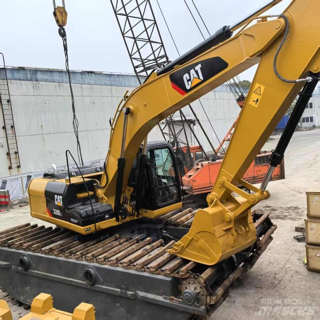 CAT 320 D 水陆两栖挖掘机