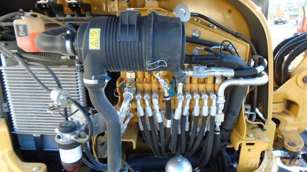 CAT 303.5 E CR 小型挖掘机