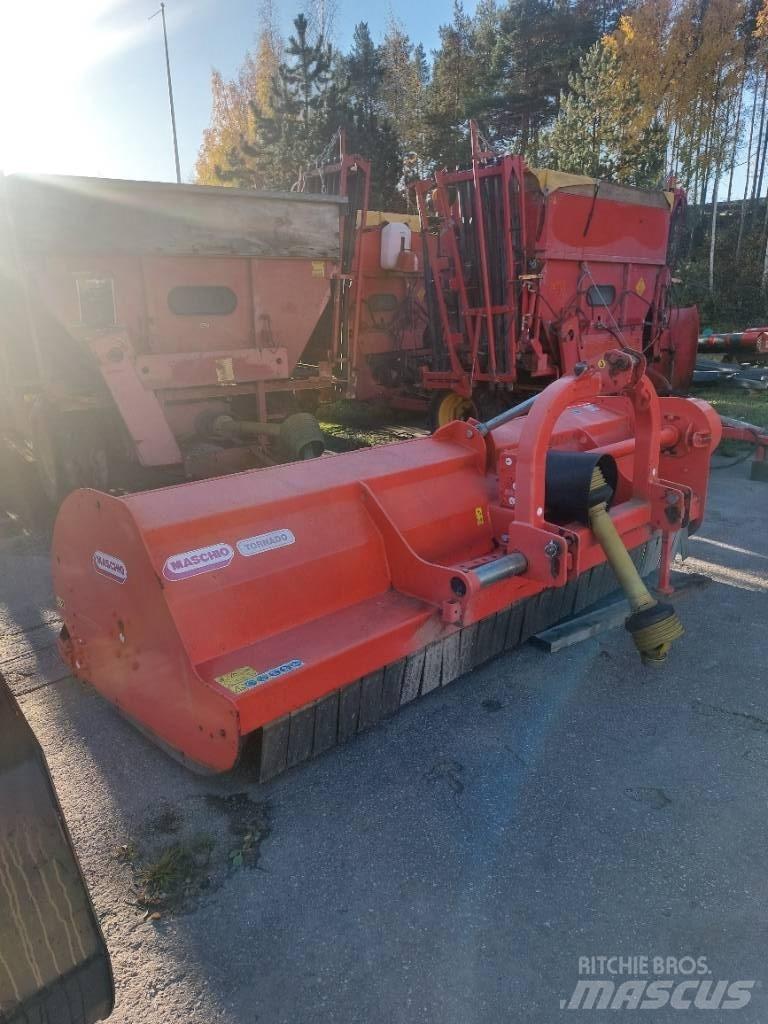 Maschio Tornado 280 牧场割草机和切顶器