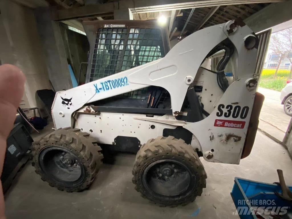 Bobcat S 300 滑移装载机