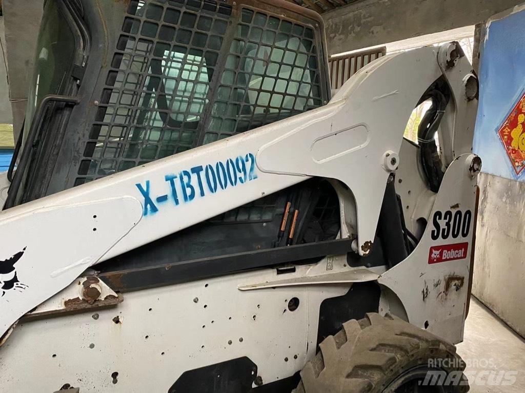 Bobcat S 300 滑移装载机