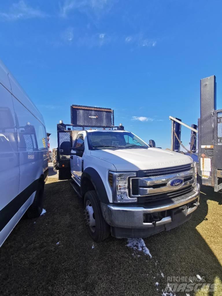 Ford F 550 XLT 平板栏板货车