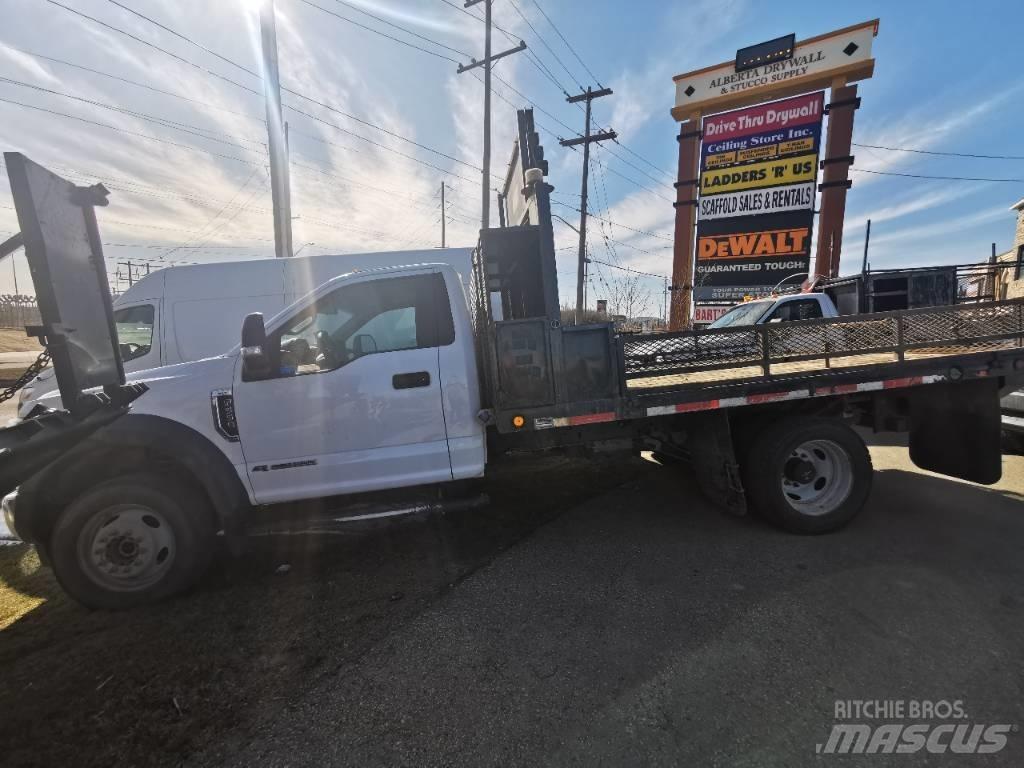 Ford F 550 XLT 平板栏板货车