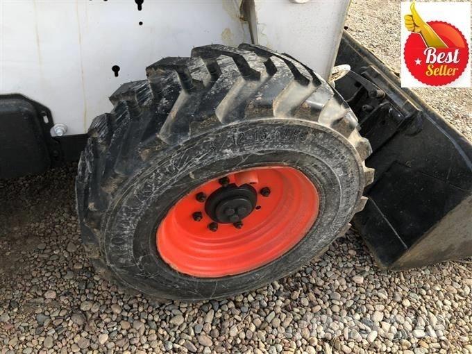 Bobcat S 300 滑移装载机