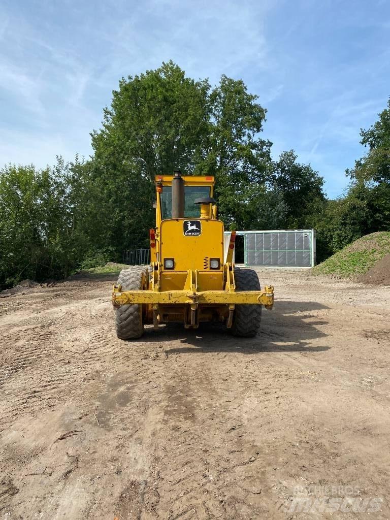 John Deere 770b 平地机/推土机