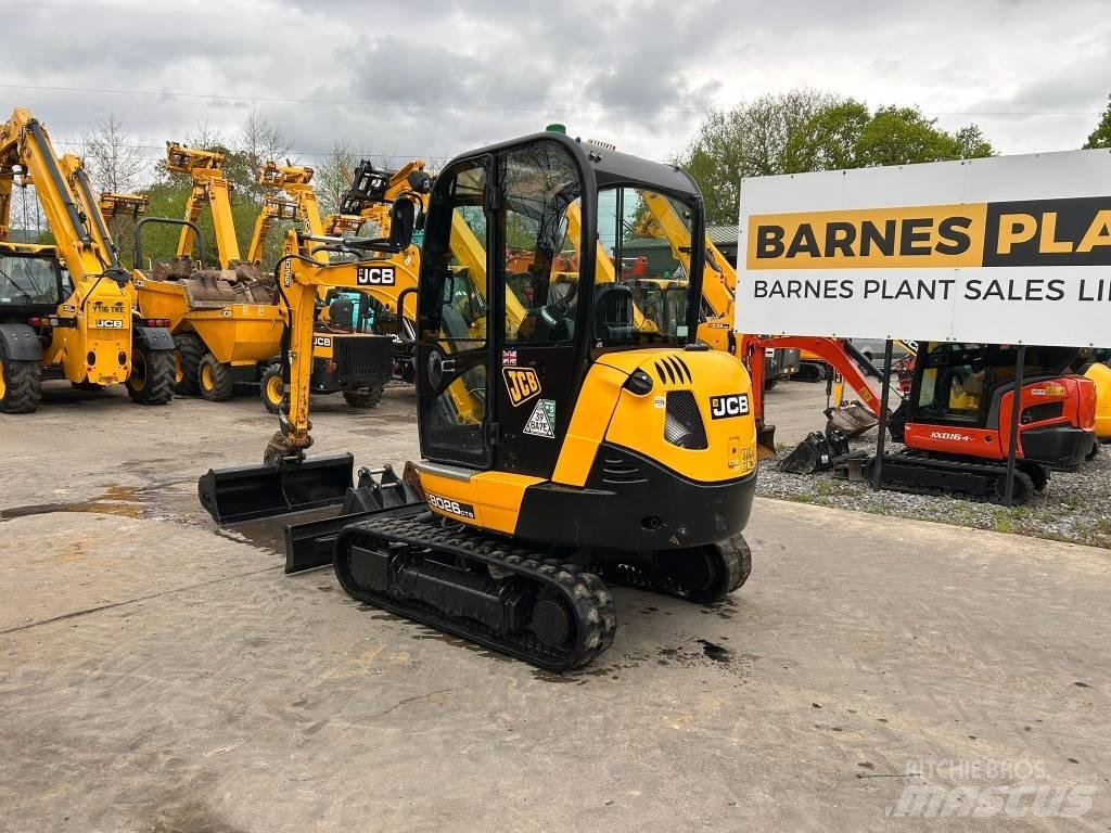JCB 8026 CTS 小型挖掘机