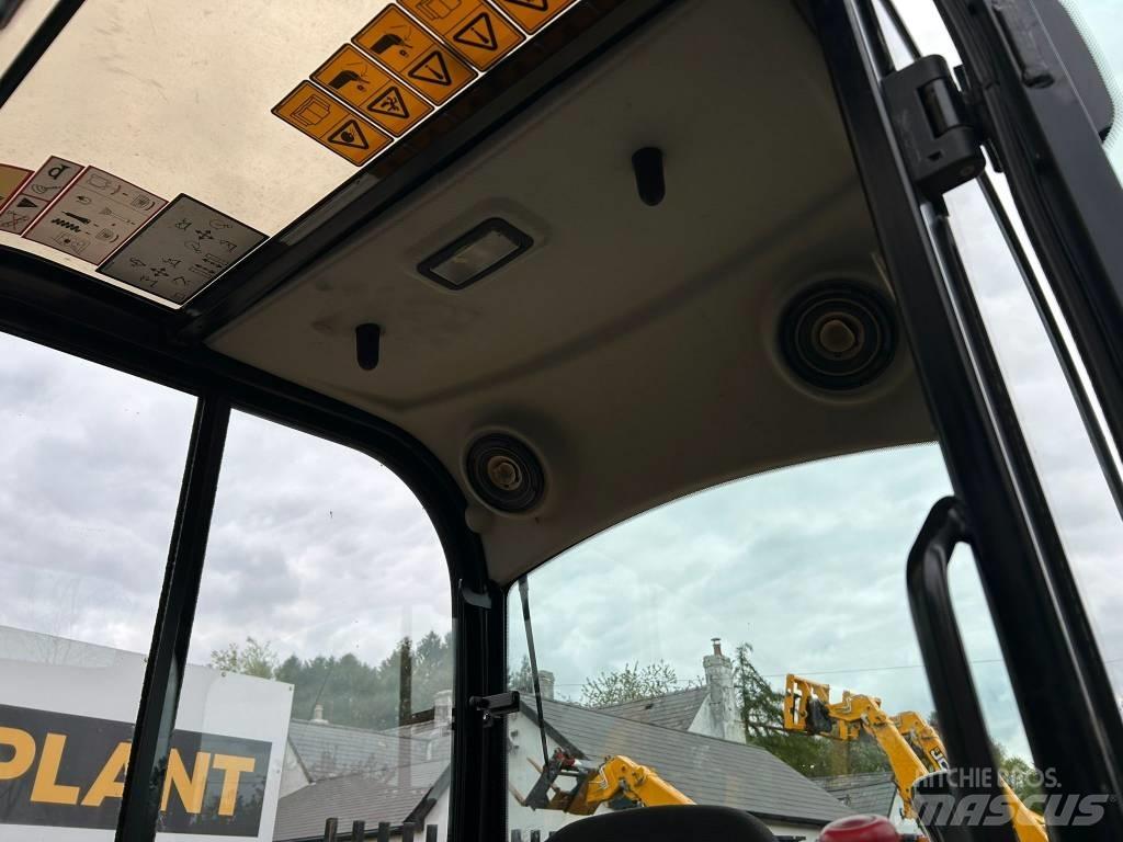JCB 8026 CTS 小型挖掘机