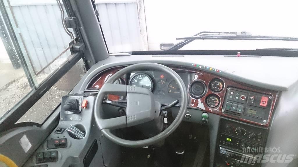 Isuzu Turquoise 公路客运汽车