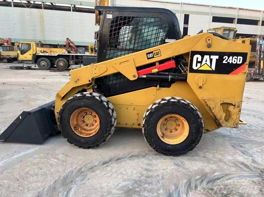 CAT 246 D 滑移装载机