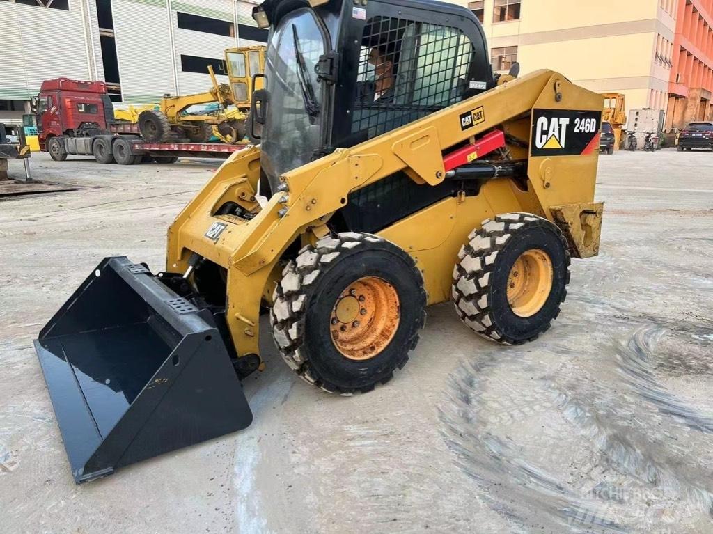 CAT 246 D 滑移装载机