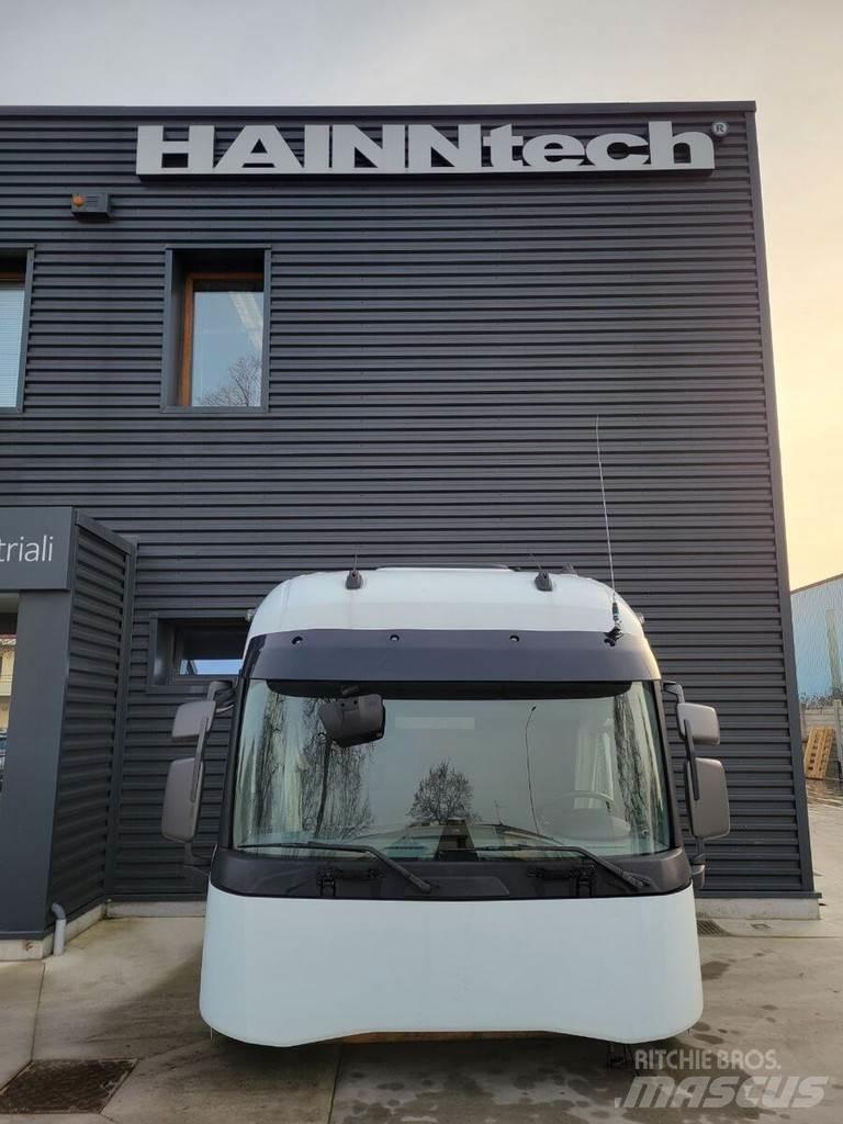 Renault T model 驾驶室与内部