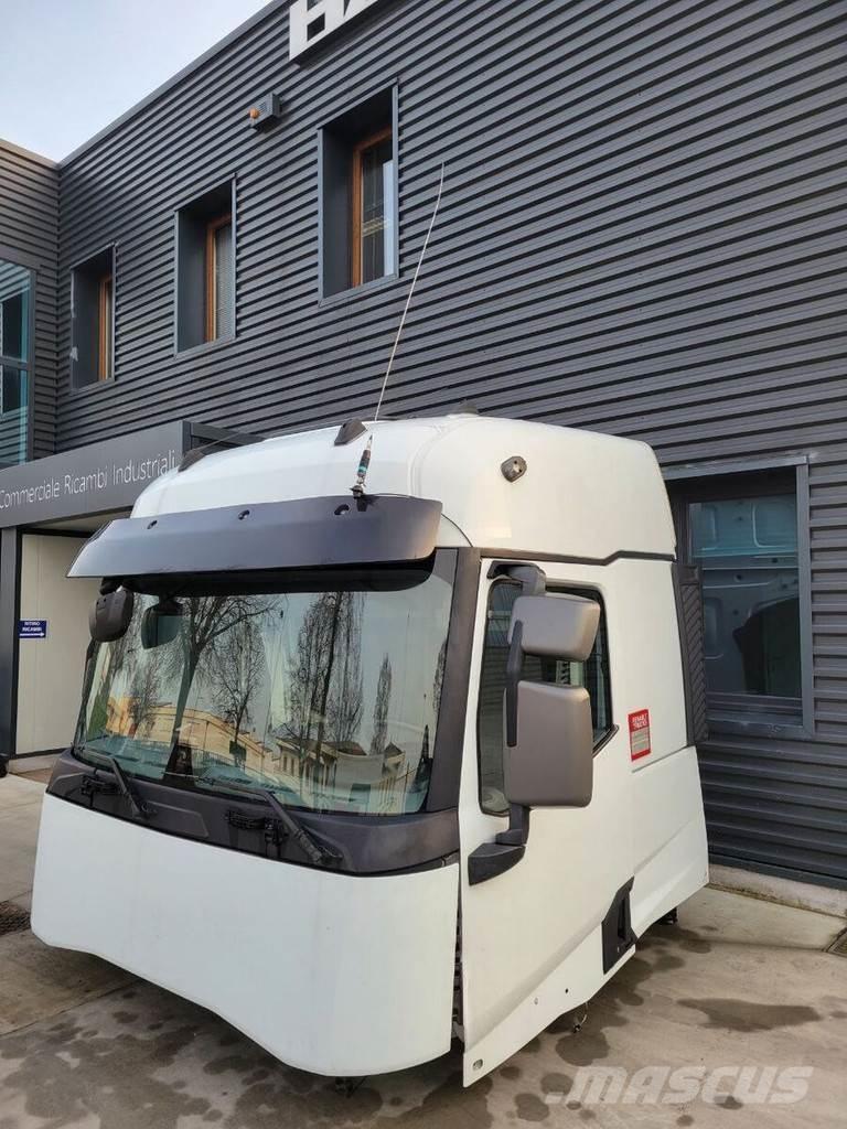 Renault T model 驾驶室与内部