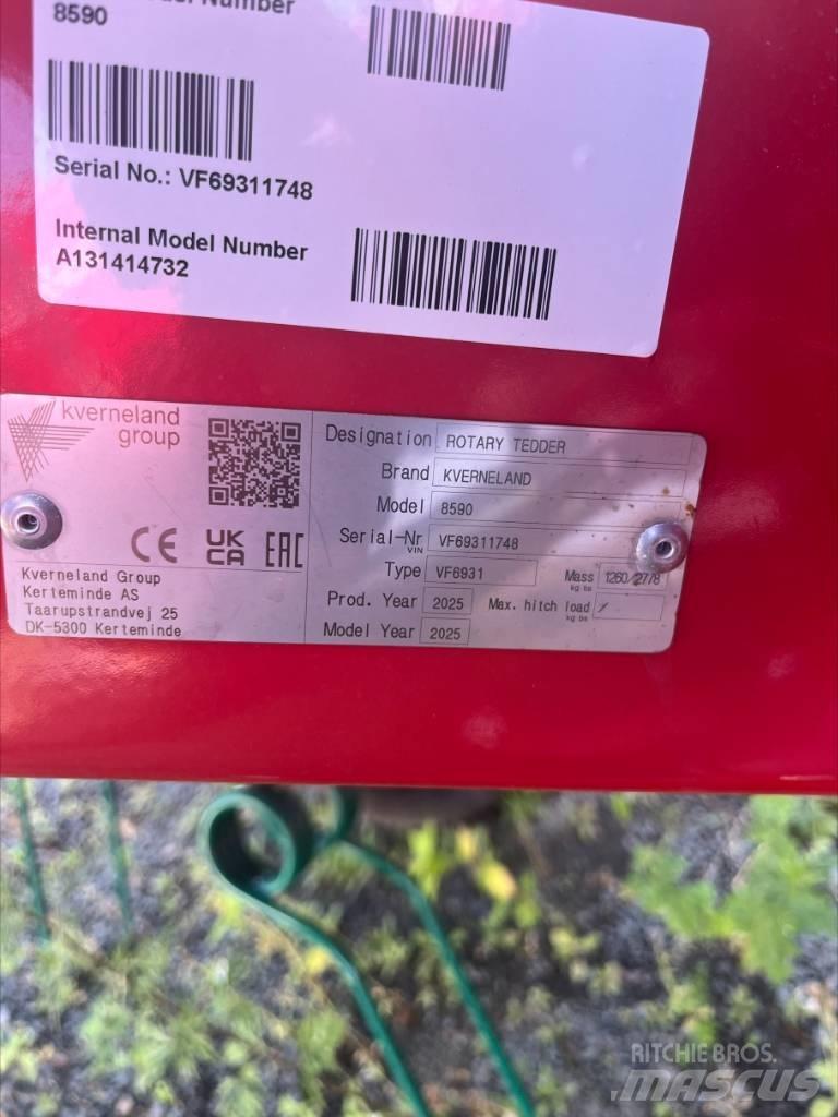 Kverneland 8590 犁耙和摊草机