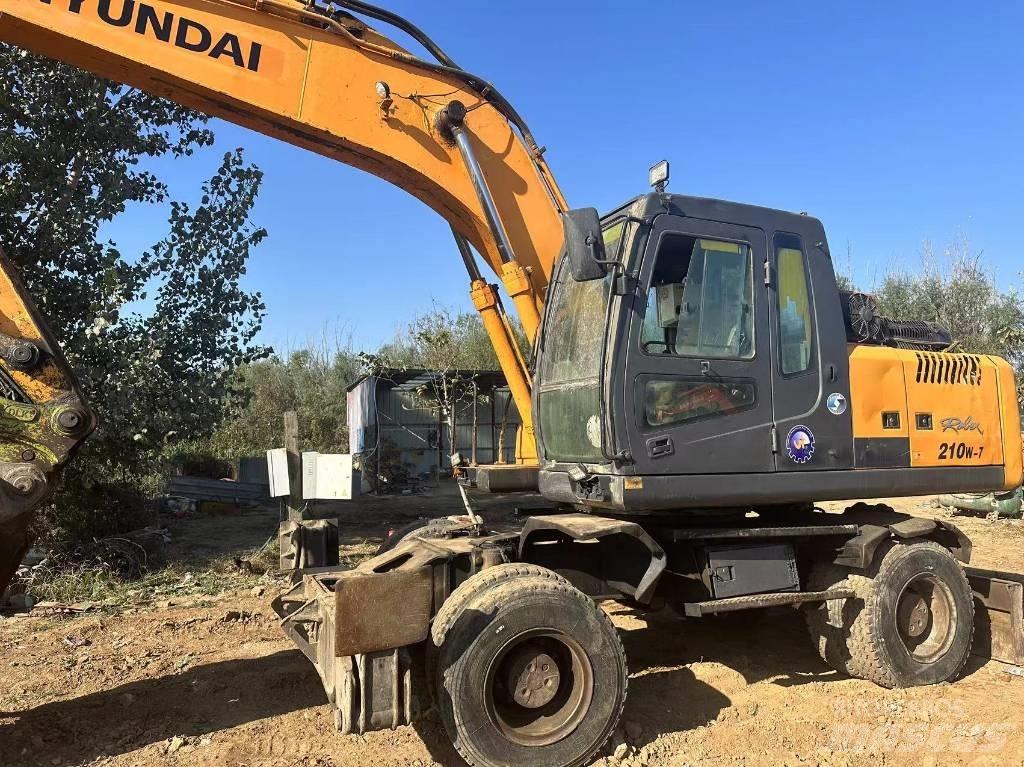Hyundai R210W-9 轮式挖掘机