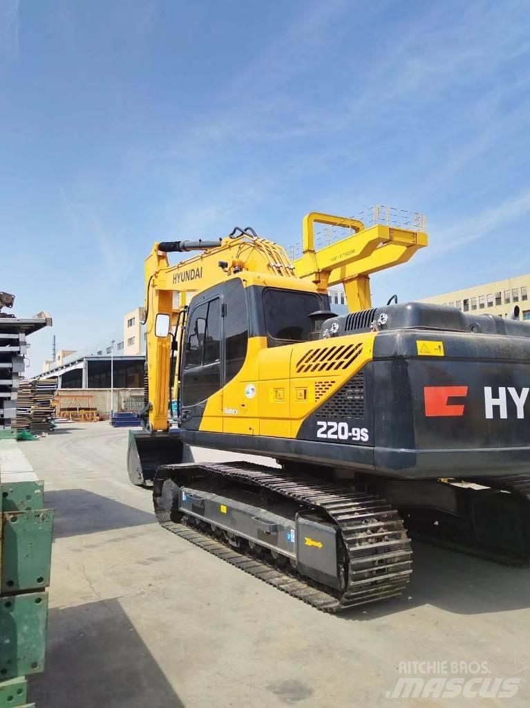 Hyundai R220LC-9S 履带挖掘机