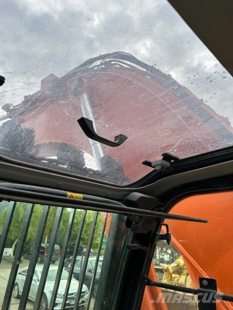 Hitachi ZX300LC-5 履带挖掘机