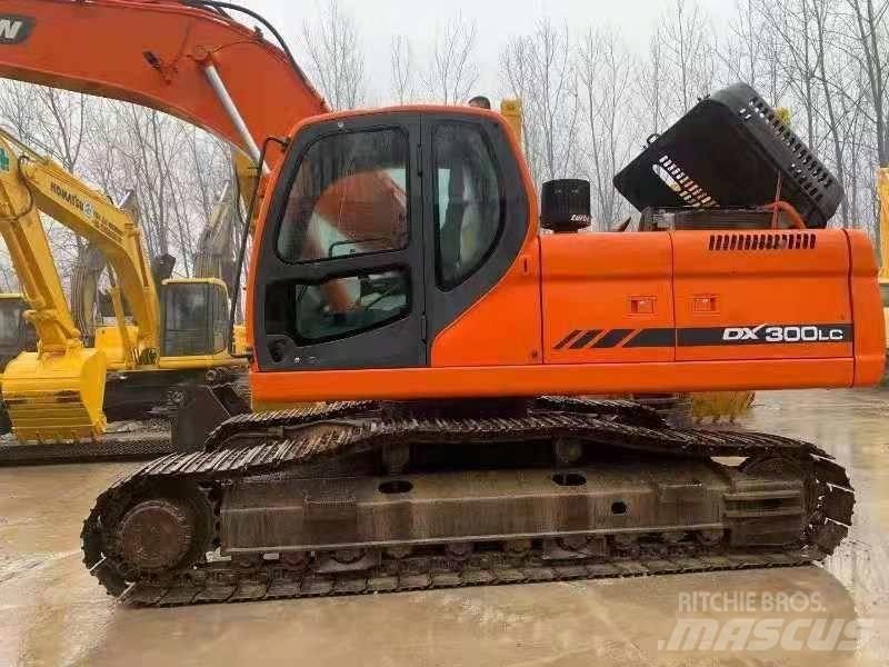 Doosan DX300LC 履带挖掘机