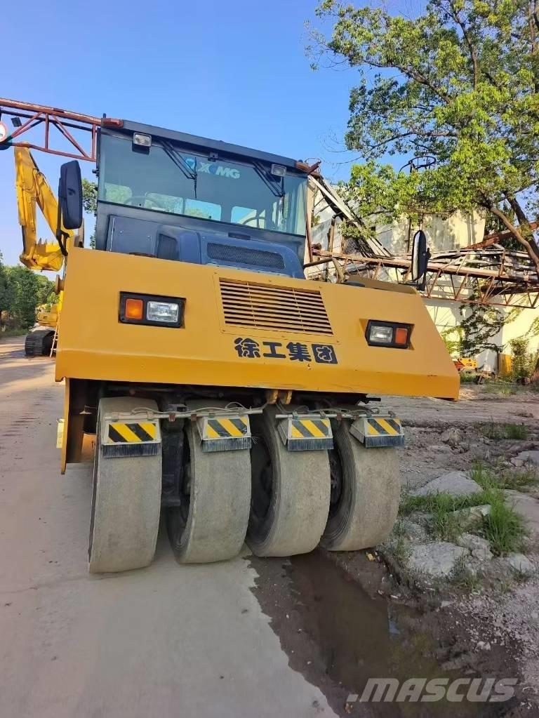 XCMG XP 263 胶轮压路机