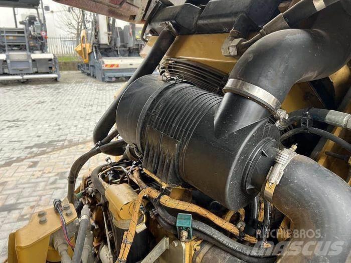 CAT CB 434D XW 双轮压路机