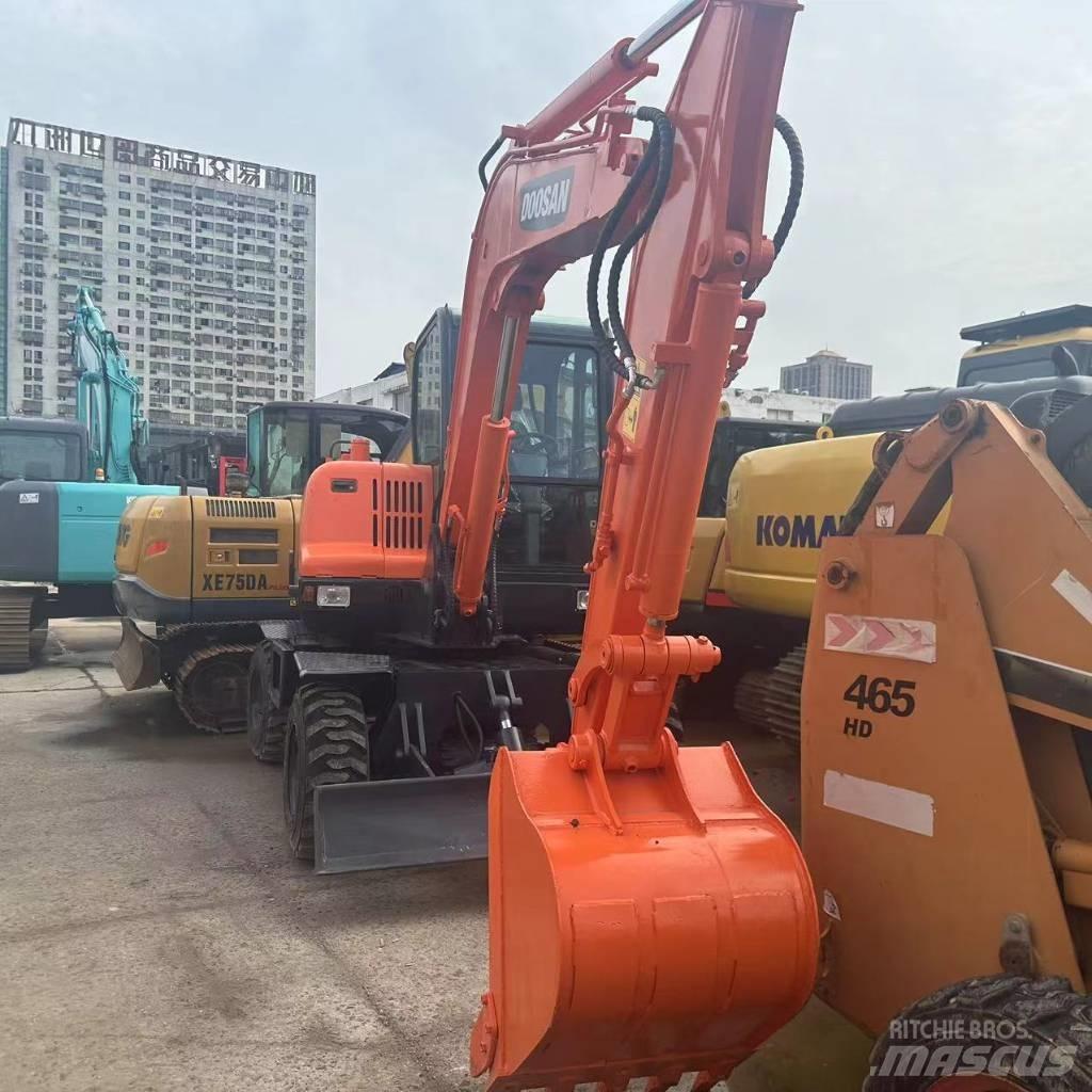 Doosan DX60W 轮式挖掘机