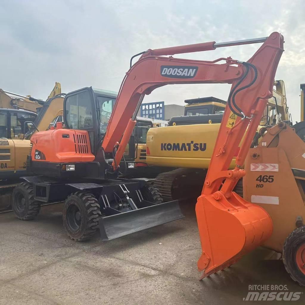Doosan DX60W 轮式挖掘机