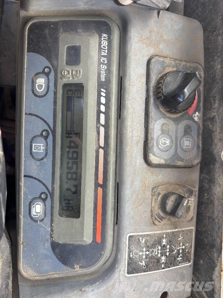 Kubota KX 121-3 小型挖掘机