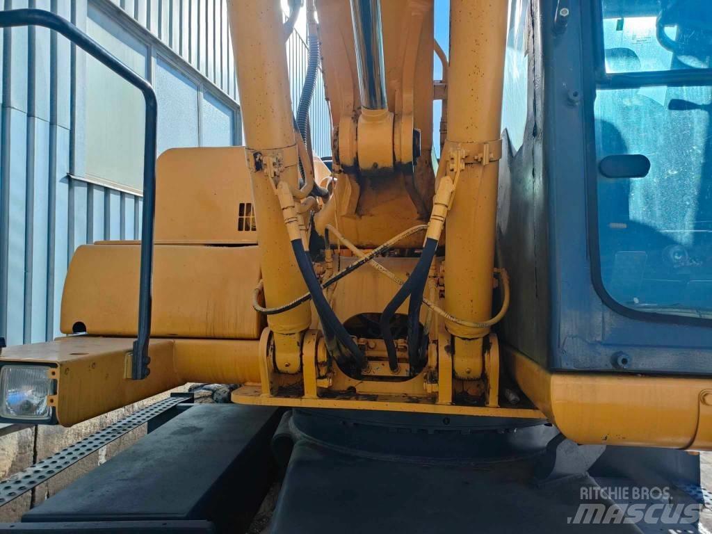 Komatsu PW 130ES-6K 轮式挖掘机